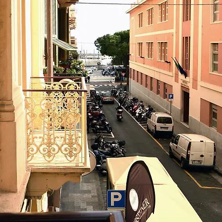 Gioberti House Гостьовий будинок Санремо